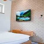 Brick House 3*