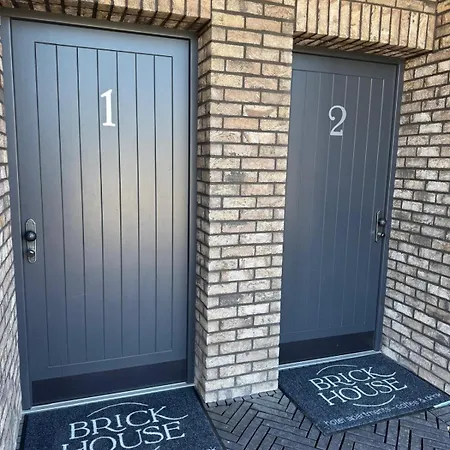 Brick House نيترا