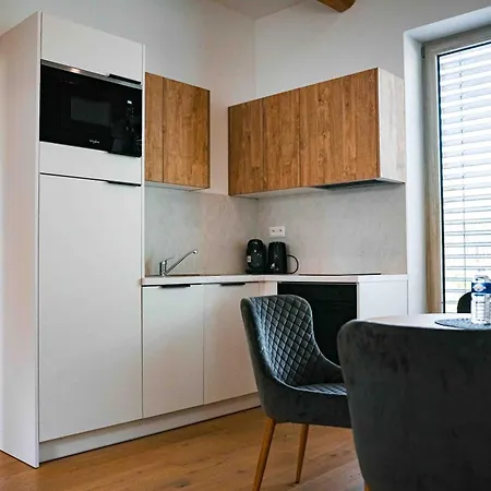 Brick House Aparthotel 3*