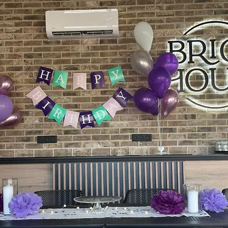 Brick House 아파트호텔 3*