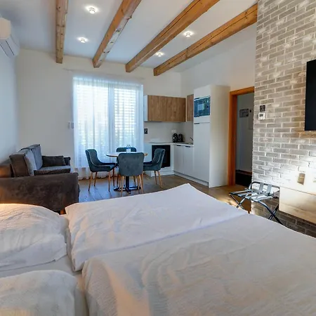 Brick House 아파트호텔 3*