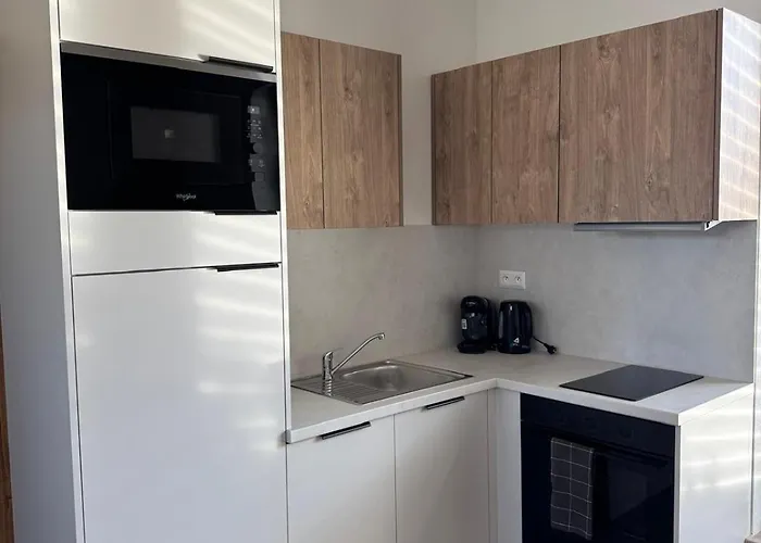 Brick House Aparthotel 3*