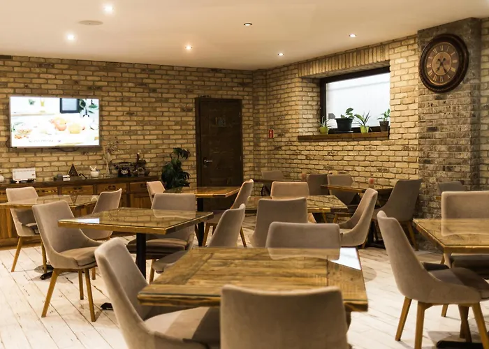 Brick House Aparthotel 3*