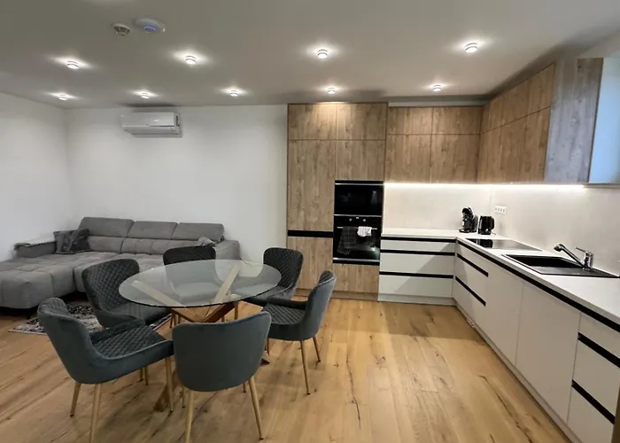 Aparthotel Brick House 3*